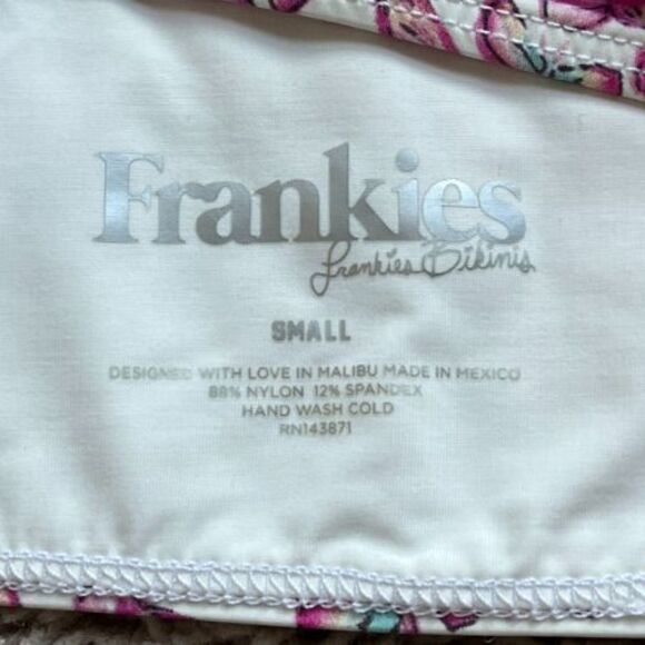 Frankies Bikinis Taylor Bikini Top in Papillon Butterfly Print Size SMALL NEW! - Picture 4 of 5